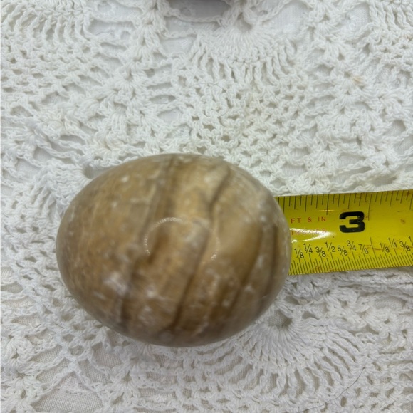 2 polished aragonite eggs - Picture 9 of 10